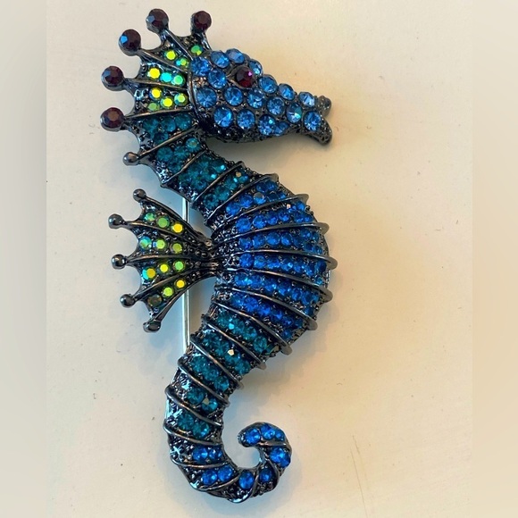 Steps and Stones Jewelry - Creative Unique Seahorse Shape Rhinestone Decorative Enamel Alloy Brooch